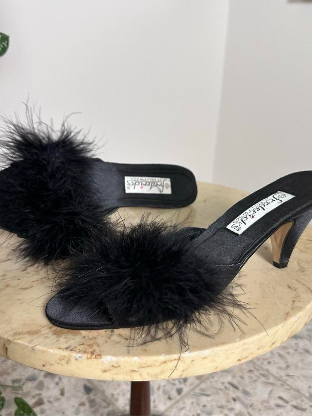 Vintage early 2000s 90s Frederick’s of Hollywood feather high kitten heels
